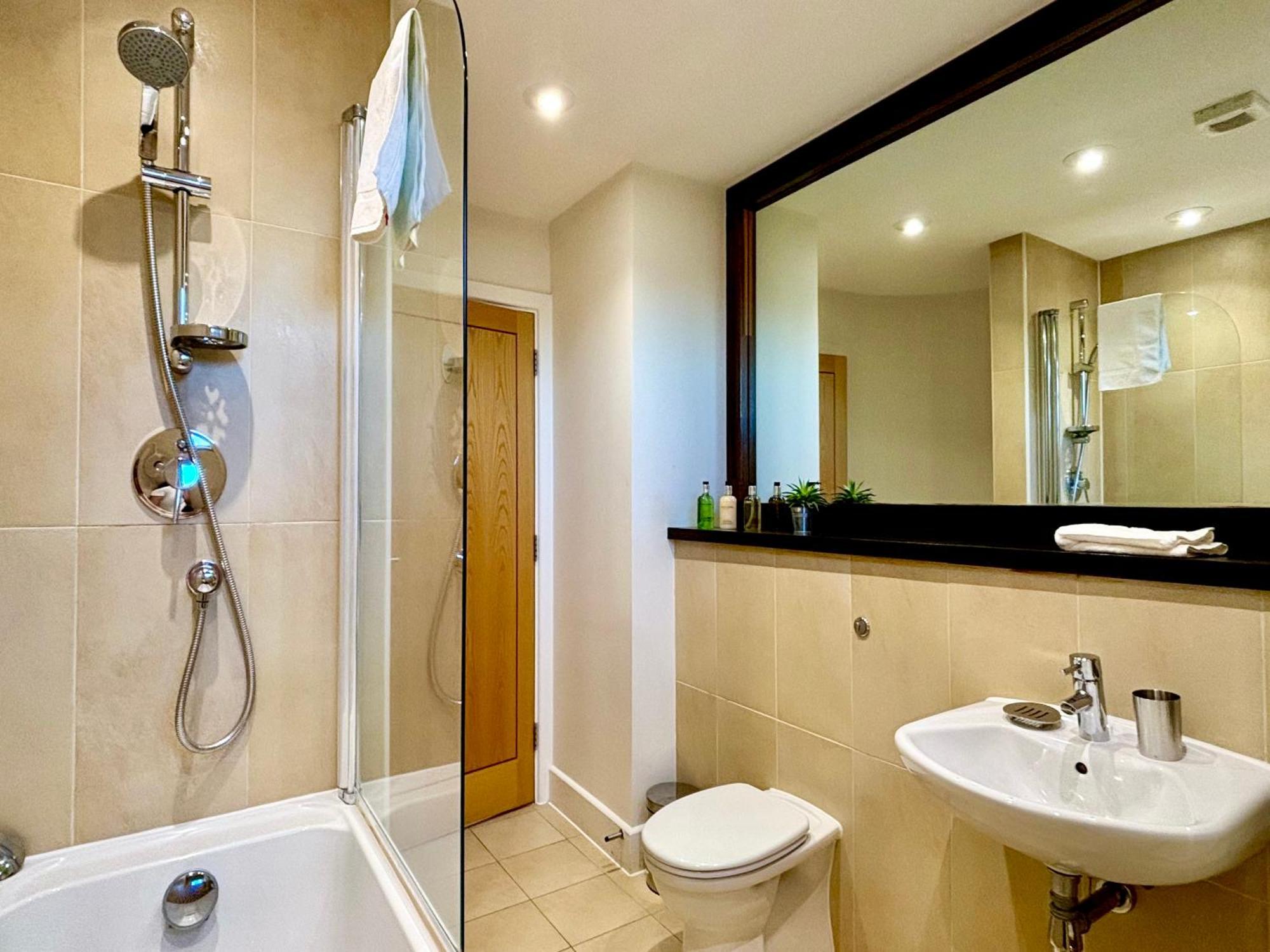 Your Space Apartments - The Hamilton'S CBG Εξωτερικό φωτογραφία